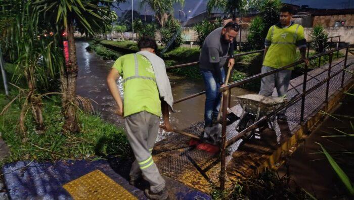 Equipes de zeladoria e ‘Cata-Treco’ criam força-tarefa para atuar em Suzano após forte chuva
