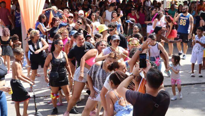 Parque Max Feffer reúne mais de 20 mil pessoas durante três dias do ‘Carnaval 2026’