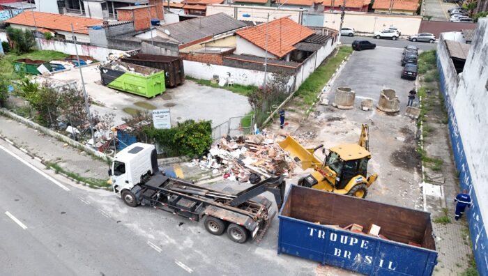 Serviços de capinação e roçagem são retomados em Suzano