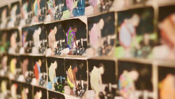 Exposição ‘Limpa a cultura de vocês aí!’ é aberta no Moriconi e segue até 27 de março