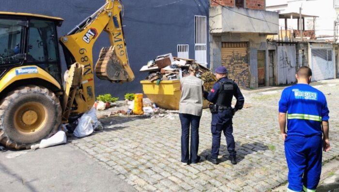 Meio Ambiente apreende caçambas irregulares durante fiscalização em Suzano