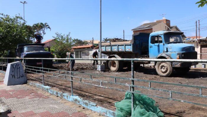 Prefeito acompanha reforma e manutenção das praças do Cruzeiro do Sul