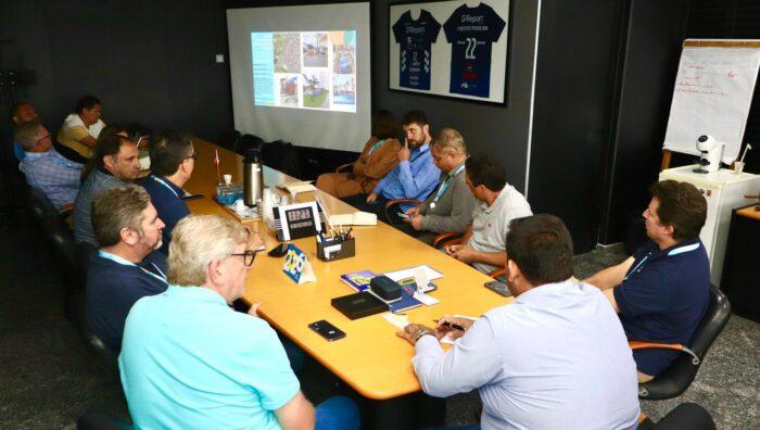 Prefeito recebe representantes da Sabesp para apresentação de obras em Suzano