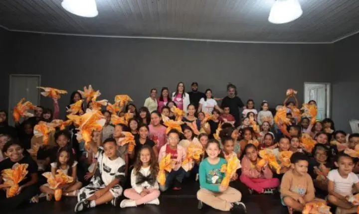 Fundo Social distribui mais de 8 mil itens de Páscoa e entrega 1,4 mil ovos a alunos do Profart